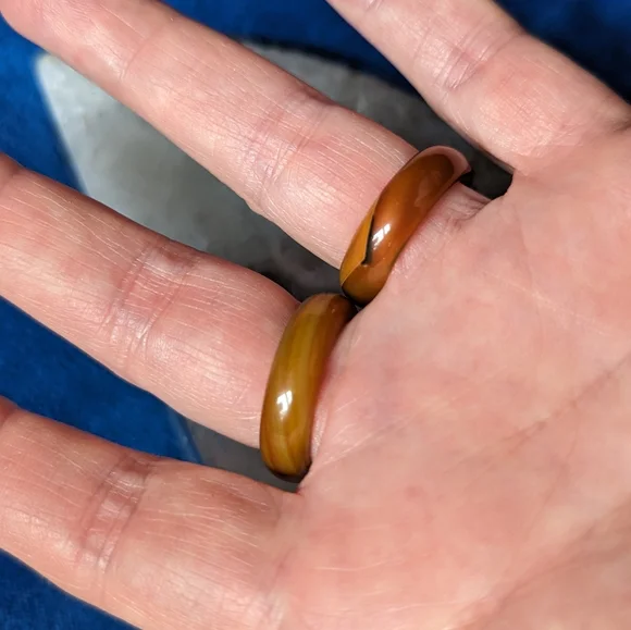 🤎 Set of 2 Banded Agate Warm Caramel Brown Semi-Precious Band Rings ~ 7 1/2 - Picture 8 of 16